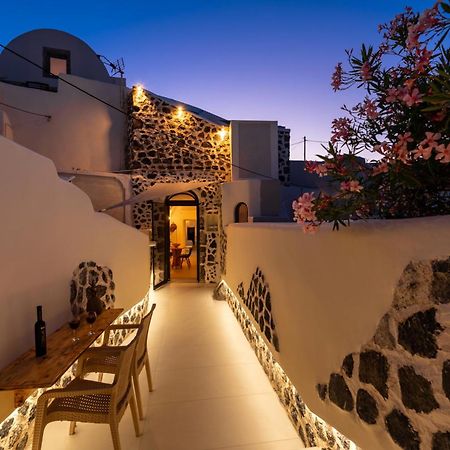 Deep Cave Suites Kontochori Fira  Exteriér fotografie