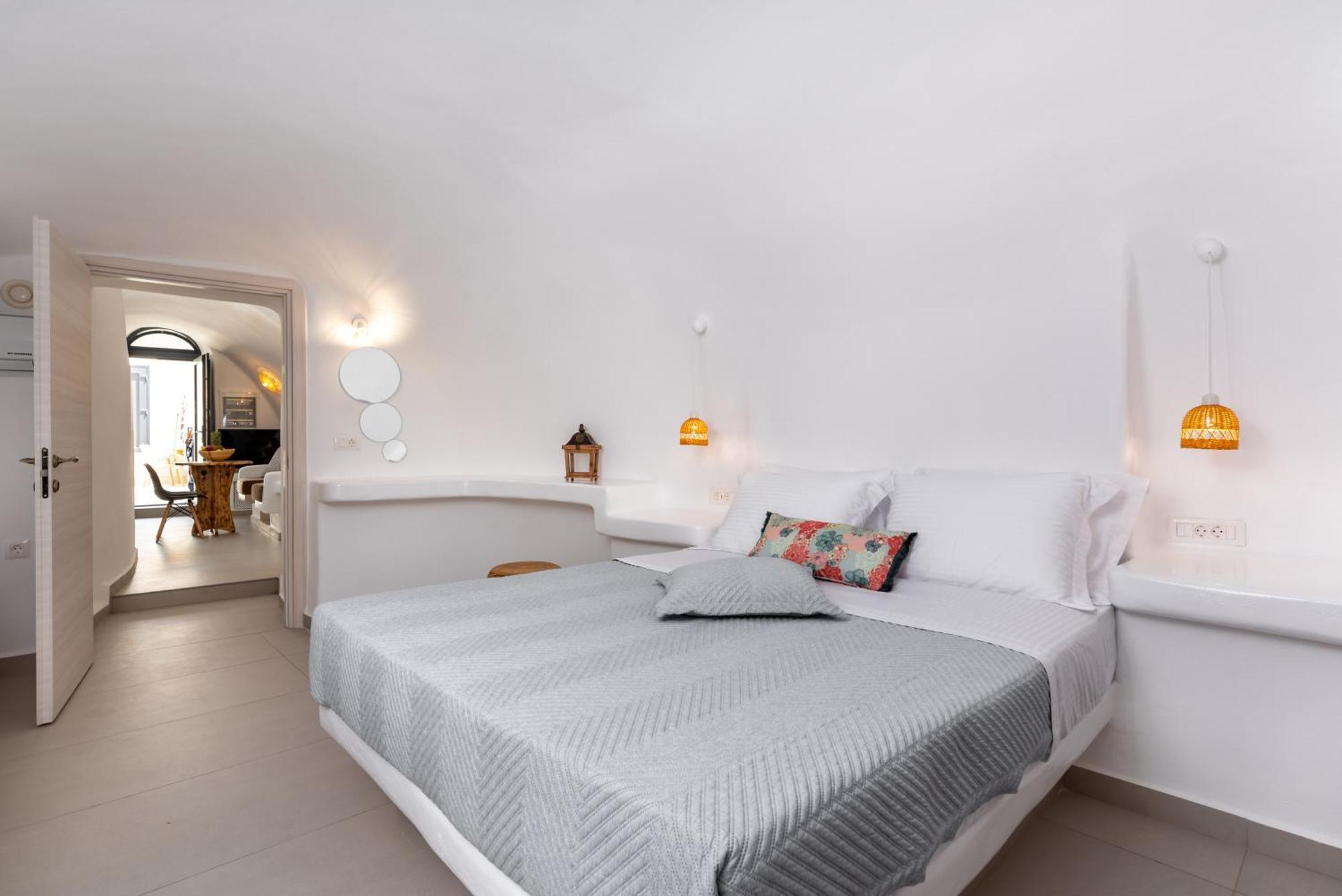 Deep Cave Suites Kontochori Fira  Exteriér fotografie