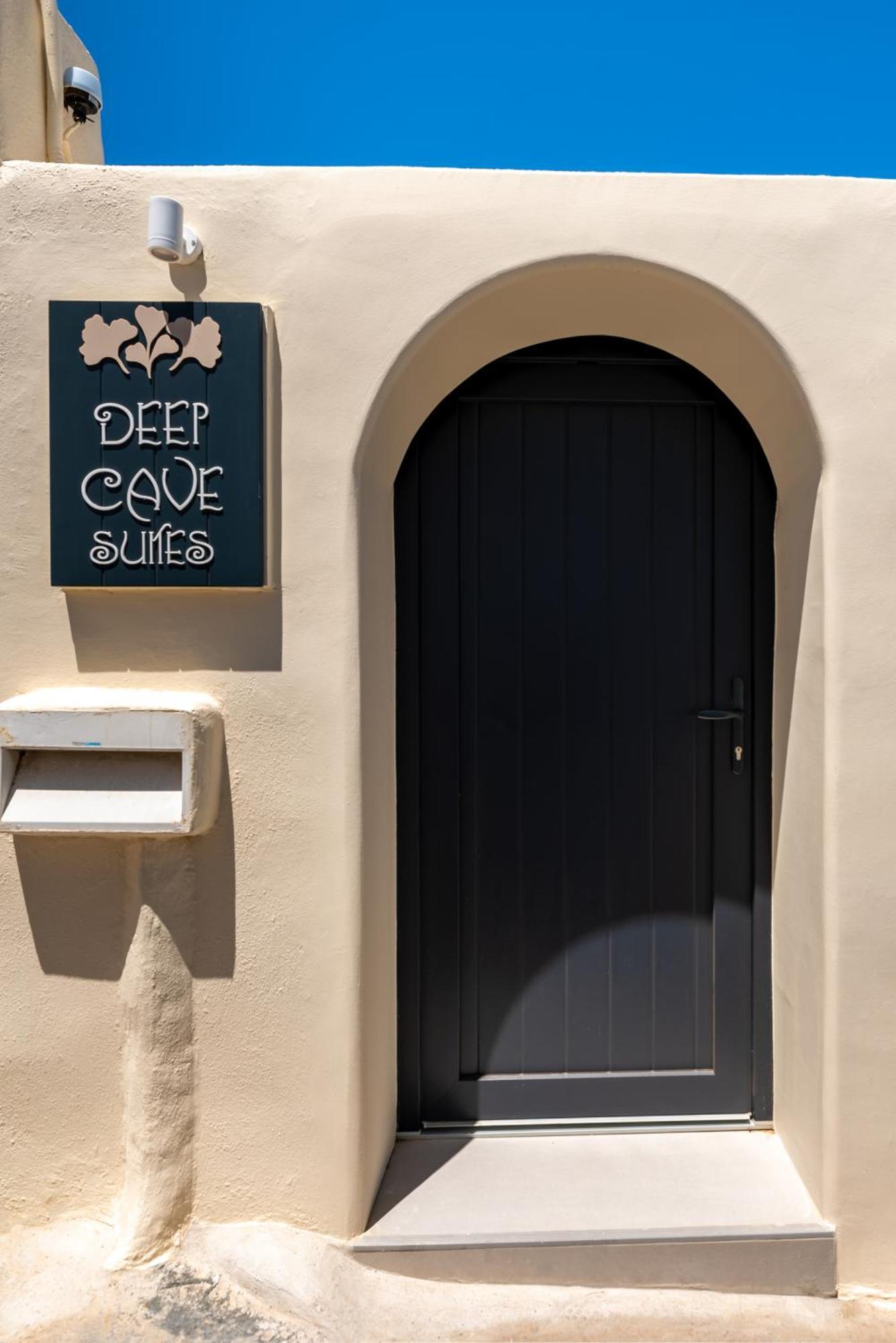 Deep Cave Suites Kontochori Fira  Exteriér fotografie