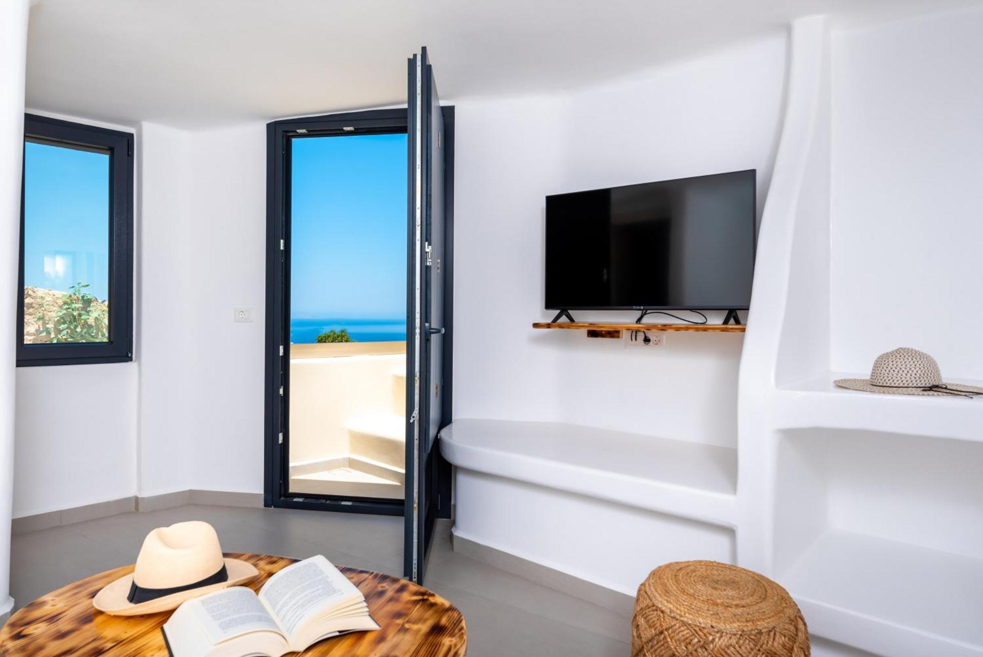 Deep Cave Suites Kontochori Fira  Exteriér fotografie