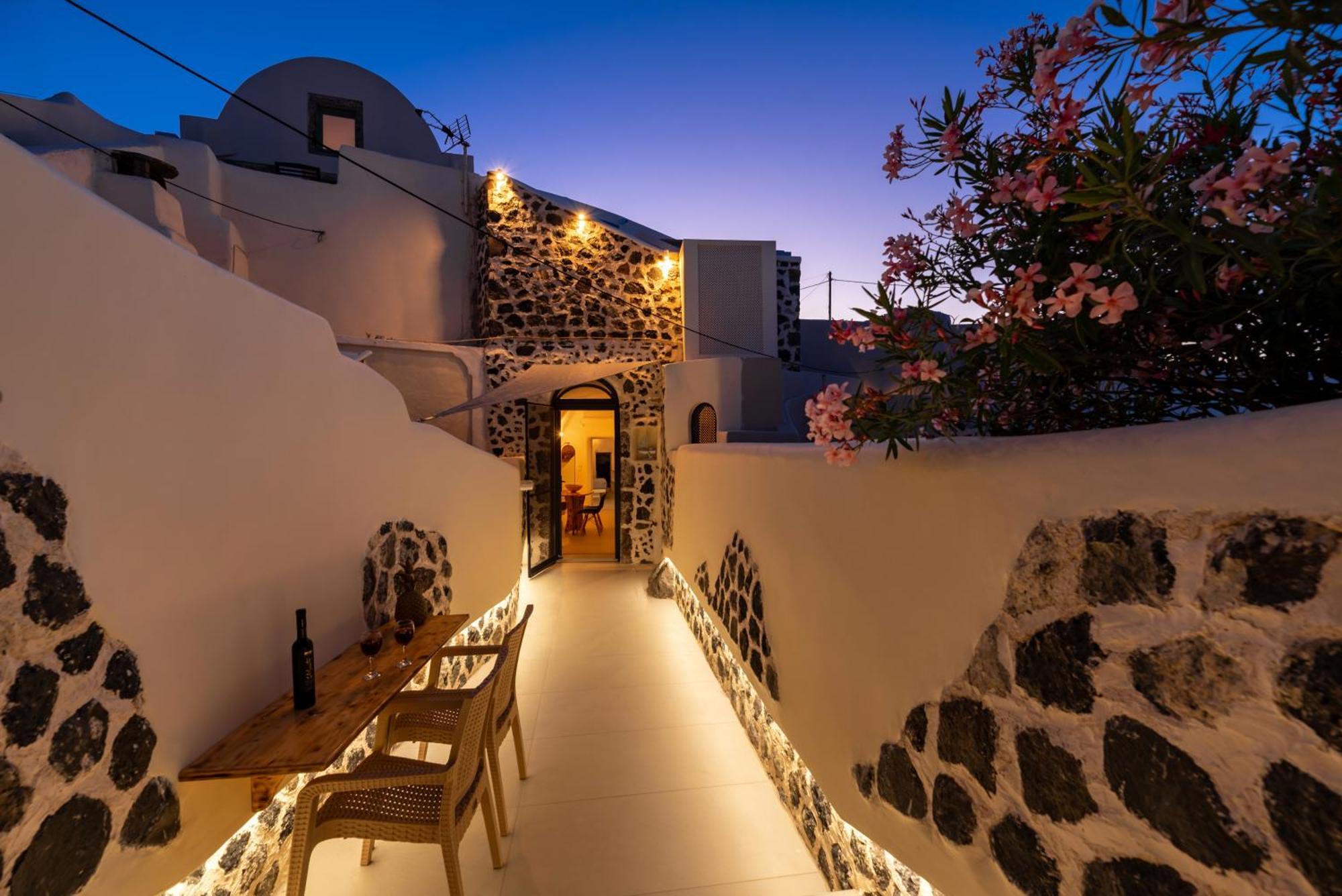 Deep Cave Suites Kontochori Fira  Exteriér fotografie