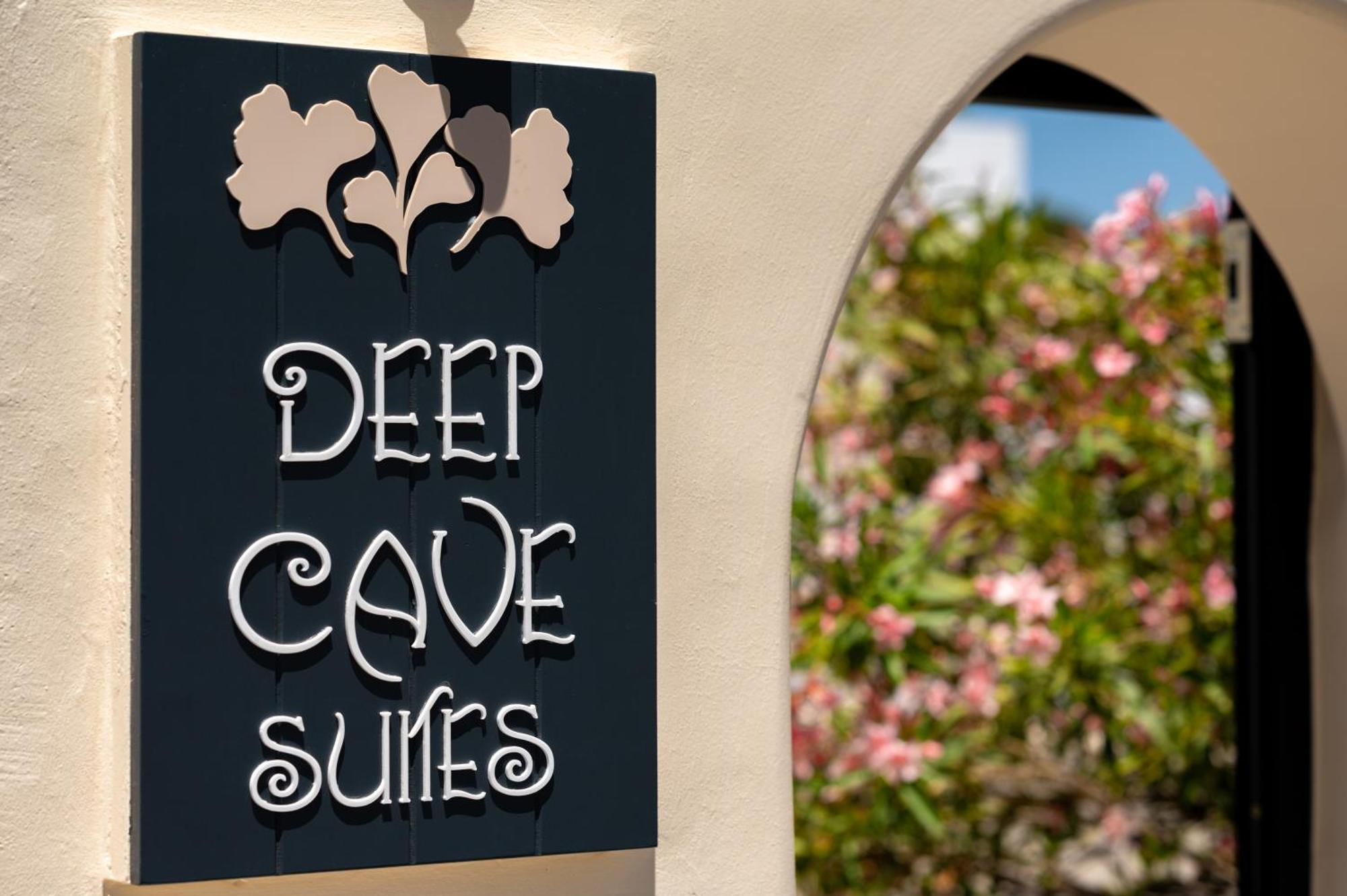 Deep Cave Suites Kontochori Fira  Exteriér fotografie