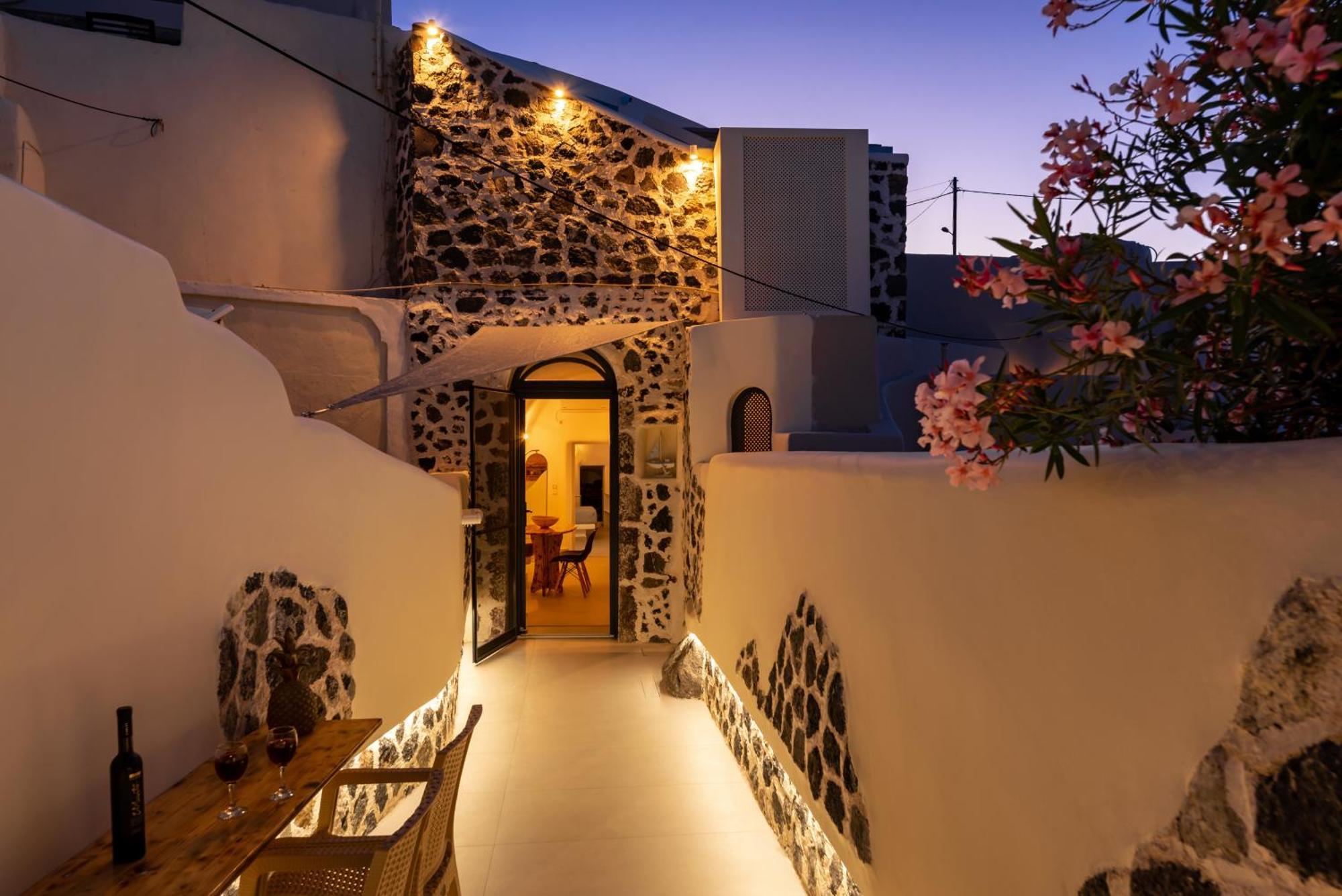 Deep Cave Suites Kontochori Fira  Exteriér fotografie