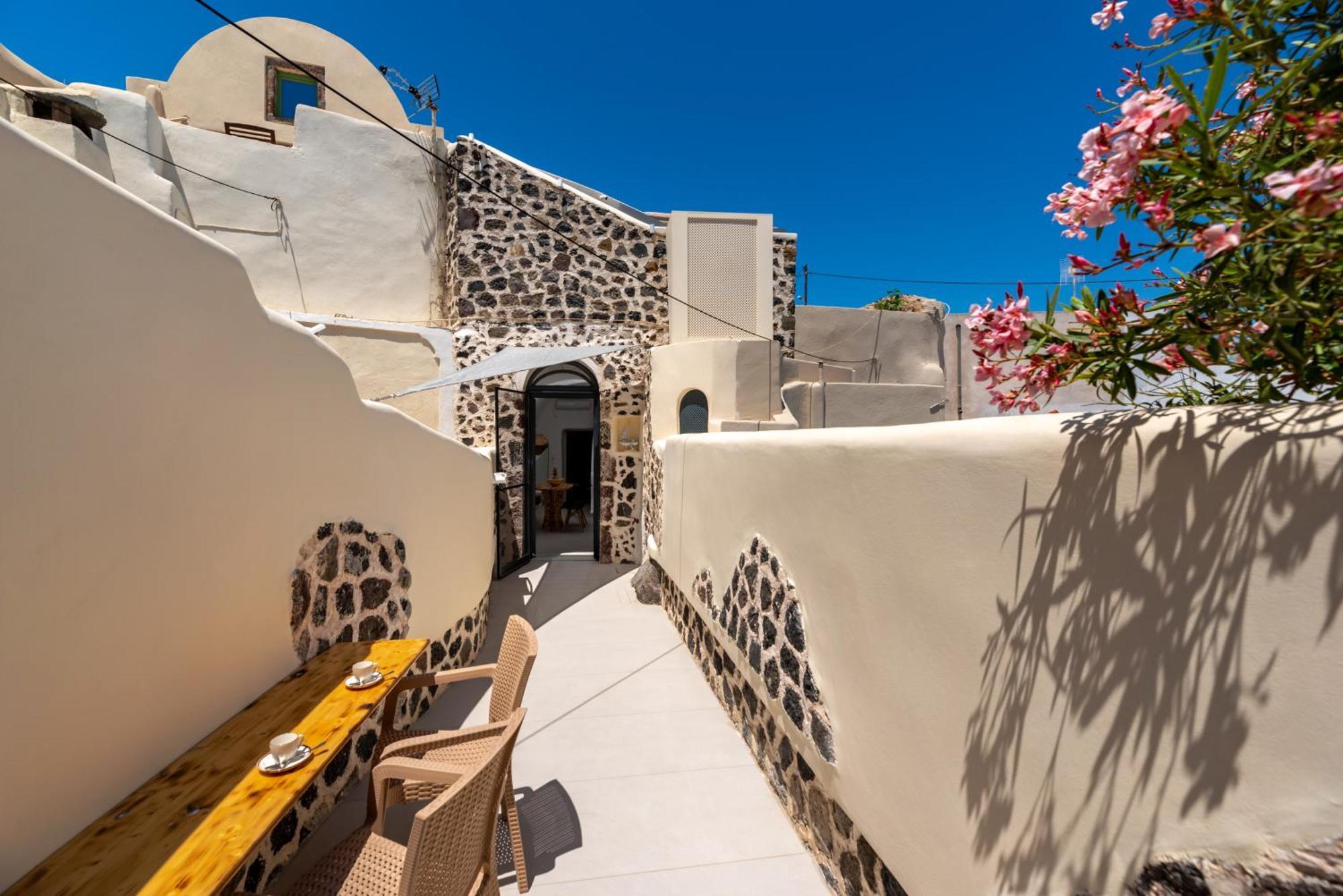 Deep Cave Suites Kontochori Fira  Exteriér fotografie